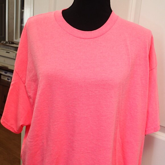 Gildan Bright Pink T shirt Size XL - Picture 4 of 4